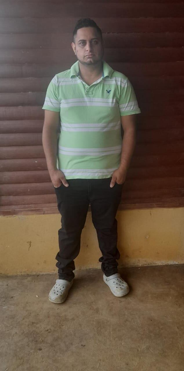 Kevin Ulloa Angulo es un josefino pulseador que ahora vive en Upala con su familia y después de salir desesperado a la calle con un rótulo pidiendo trabajo o algo de comer, en diciembre pasado, mucha gente le ayudó y hasta trabajo consiguió