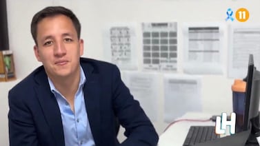 Periodista Carlos Serrano exhibe en Repretel una curiosa colección que tiene