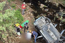Conductor sobrevivió de milagro tras aparatoso vuelco en puente del río Jorco