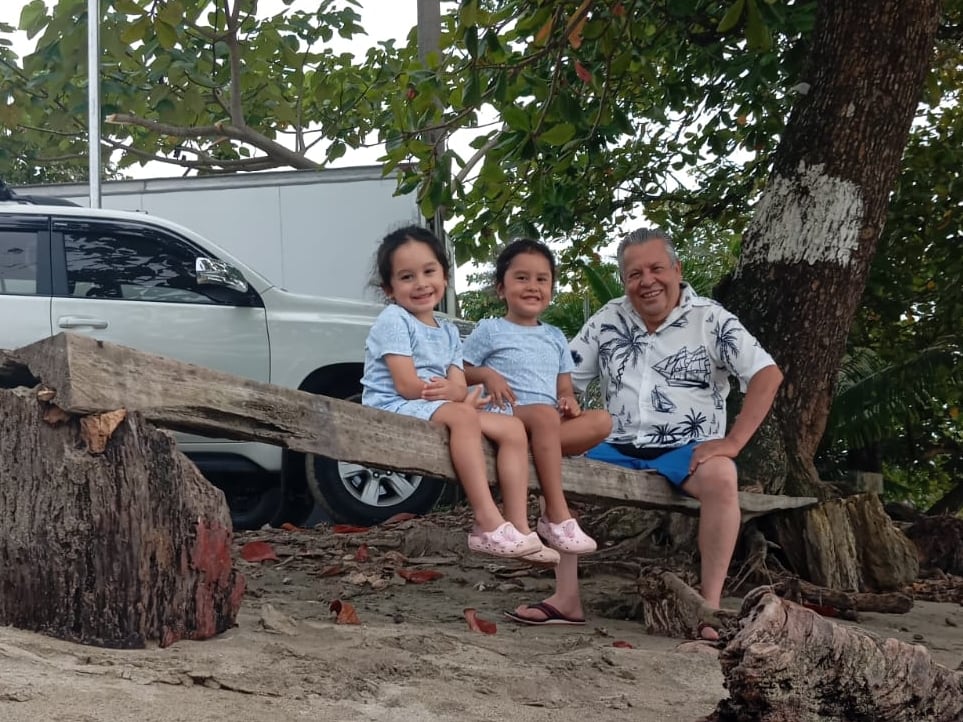 Cartín disfruta actualmente de una etapa muy familiar y asegura que dedica buena parte de su tiempo a sus hijas gemelas.