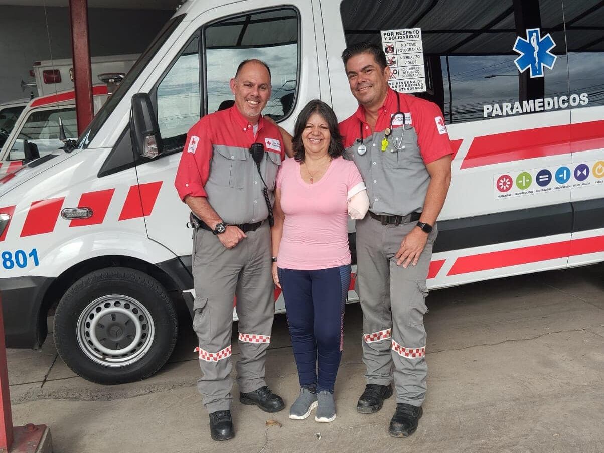 Doña Marleny puedo reencontrarse con sus dos ángeles. Foto Cruz Roja.