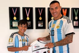 David Guzmán es uno de los privilegiados en tener camiseta autografiada por Messi: su esposa reveló la historia detrás