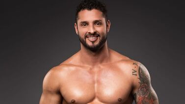 Otro musculoso tico roba miradas en famoso programa de Telemundo