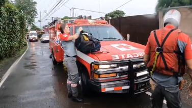 Joven de 19 años sobrevive de milagro tras ser arrastrado por corriente de alcantarillado y caer a río