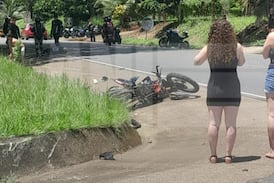 Una persona muere tras choque de dos motocicletas en San Carlos