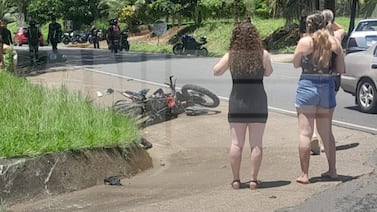 Una persona muere tras choque de dos motocicletas en San Carlos