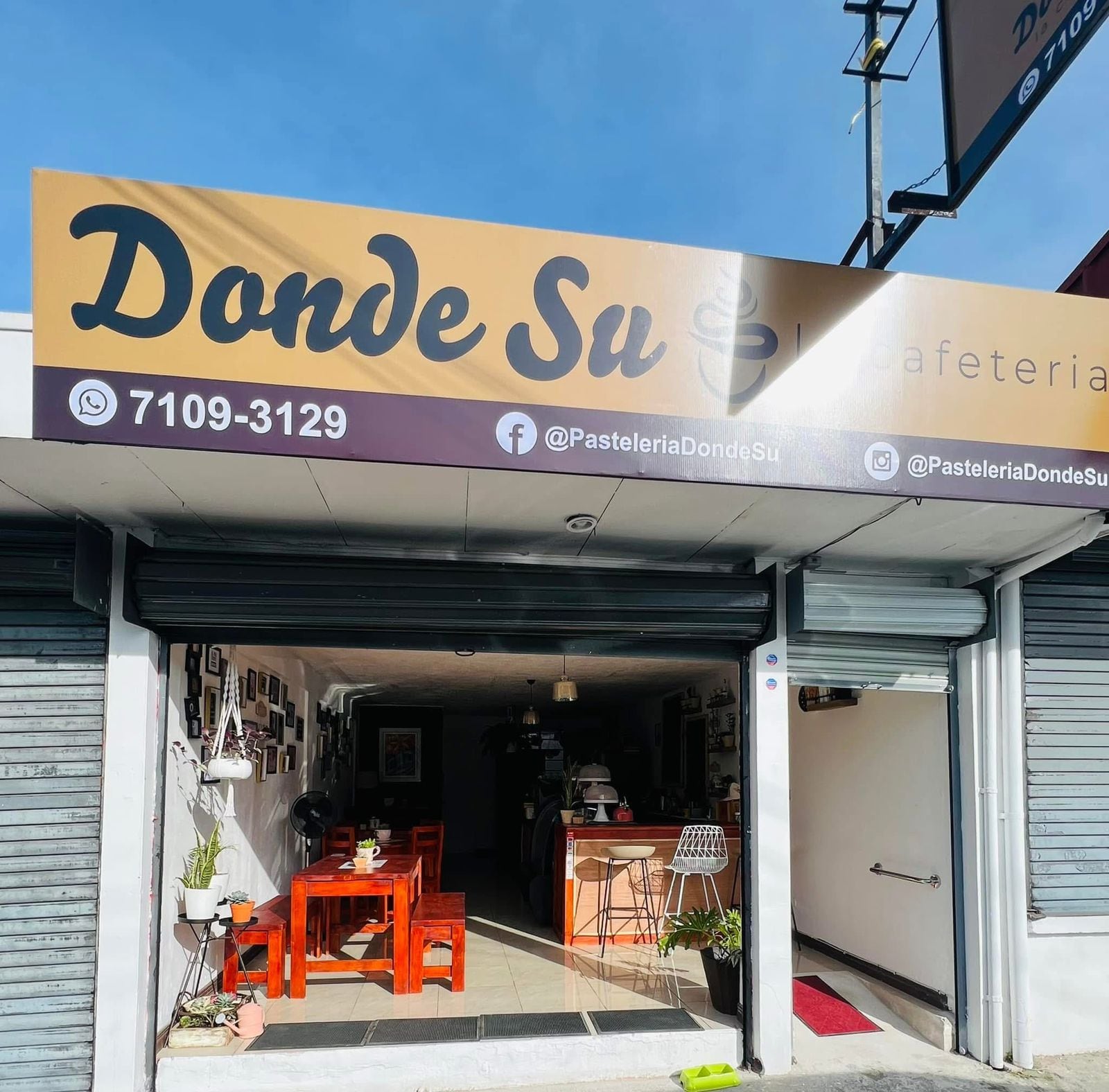 Cinco cafeterías costarricenses se incluyeron en el ranking de América de The Best Coffee Shops para Norteamérica, Centroamérica y el Caribe, que se hizo público el 11 de marzo en el marco de World of Coffee San Diego, California. Susan Ugarte Vargas con su cafetería "Donde Su", se ubicó en el puesto 83.