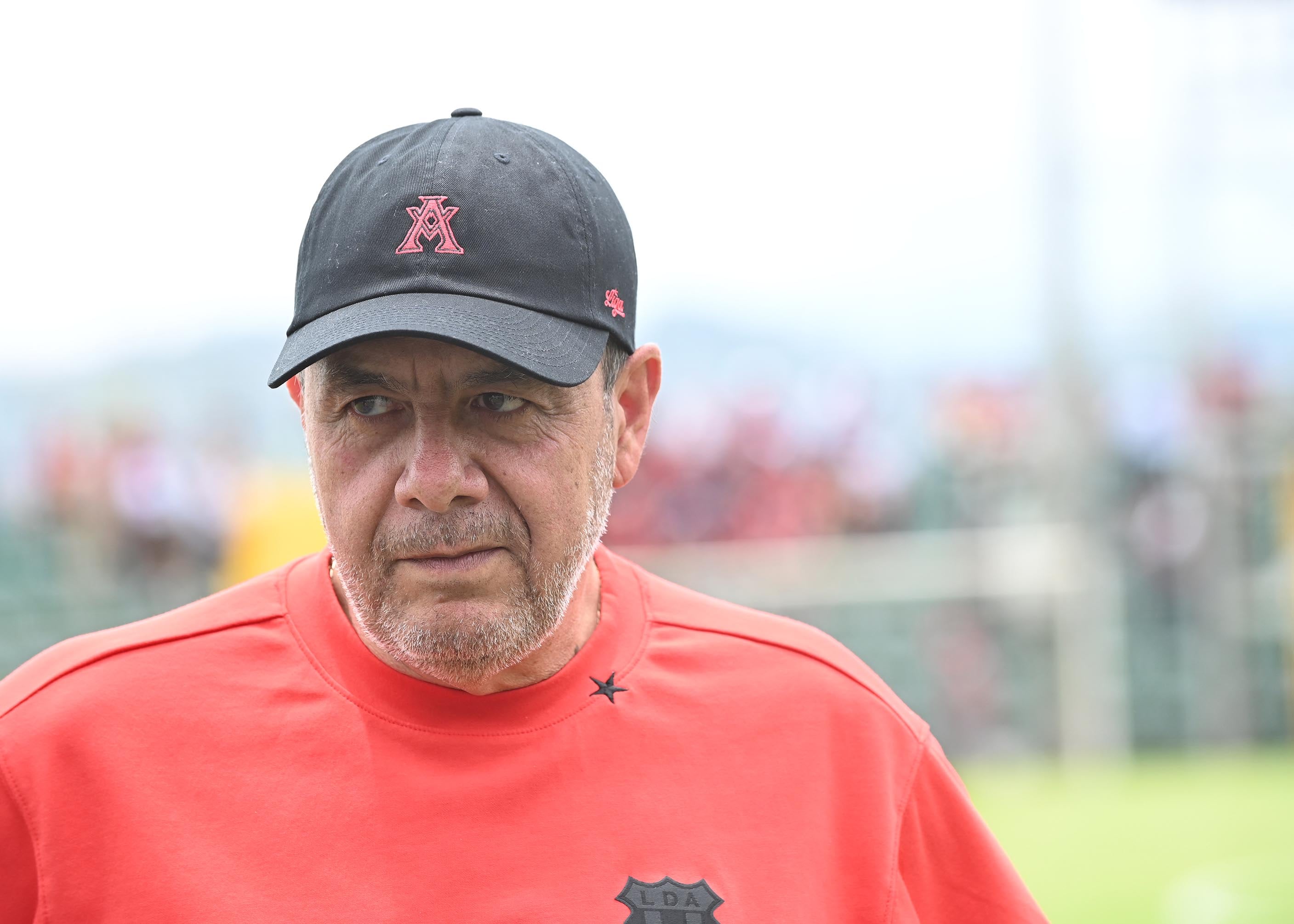 04 de mayo del 2025. Estadio de Piedades de Santa Ana. 11:00 hrs. Jornada 21 del Torneo de Clausura 2025 del Campeonato de Fútbol de Primera División. El equipo descendido, Santa Ana, enfrenta a la Liga Deportiva Alajuelense que disputa junto a Heredia y Cartago el primer lugar de la tabla de posiciones. El técnico manudo Oscar Ramírez presenta su propuesta que lo llevará hasta las instancias finales. En tanto el equipo de Santa Ana cumple con el programa del campeonato en dos partidos más a pesar de que ya descendió a la segunda categoría. Foto: Albert Marín
