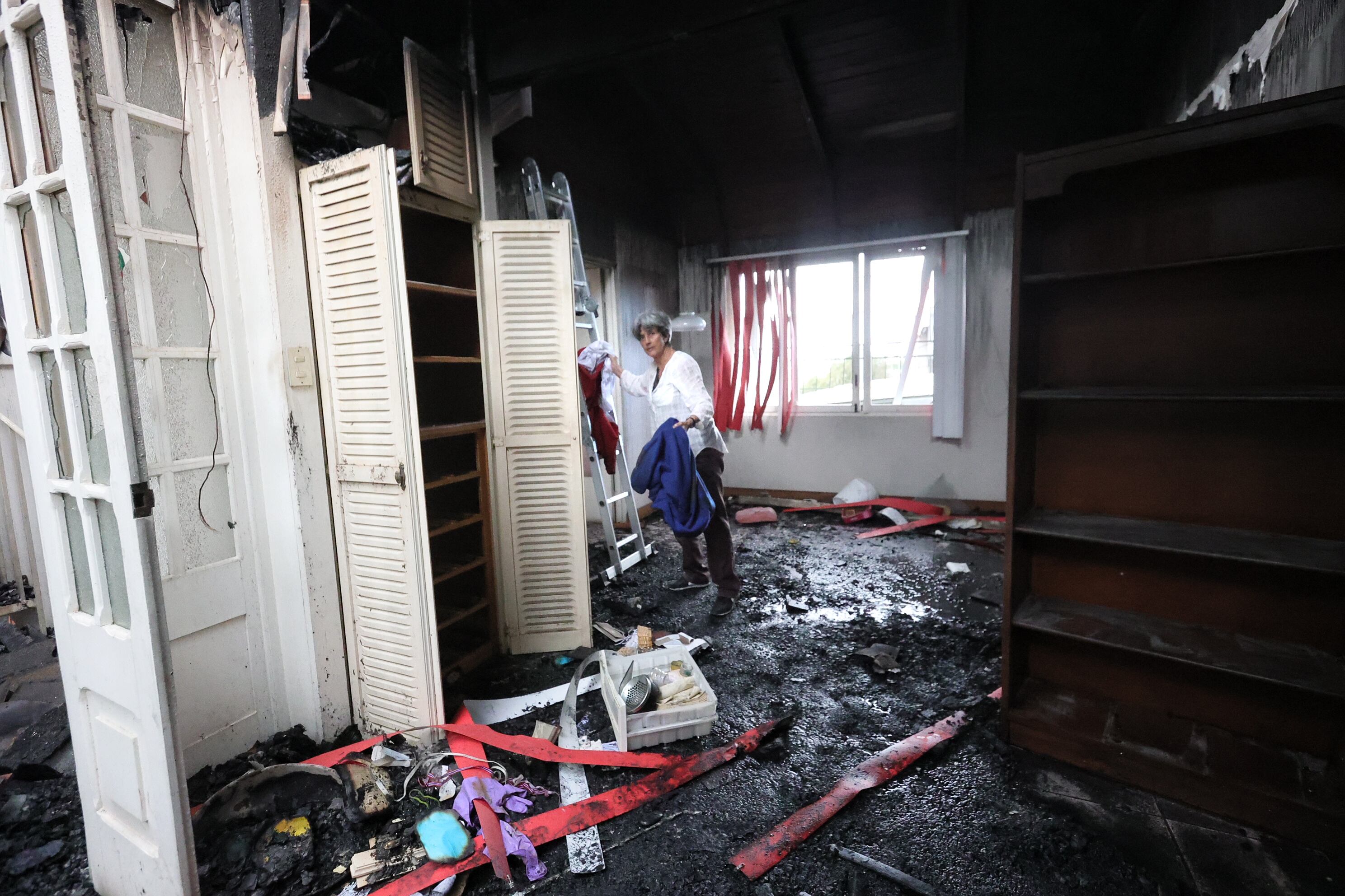 Fotos de casa de Nohemí Rodríguez quien resultó afectada por el incendio en las bodegas de las bodegas de Muñoz y Nani en San Pedro Montes de Oca / foto John Durán
