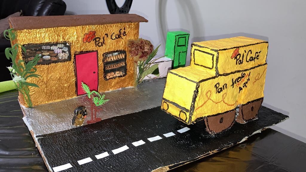 los panaderos de la panadería exprés “Pal’ café”, un negocio que en los primeros días de la pandemia incluso estuvo cerrado mes y medio, pero su dueño, don Steven Vásquez Garro, rescató con mucho ingenio, pasión y una muy sabia elección.