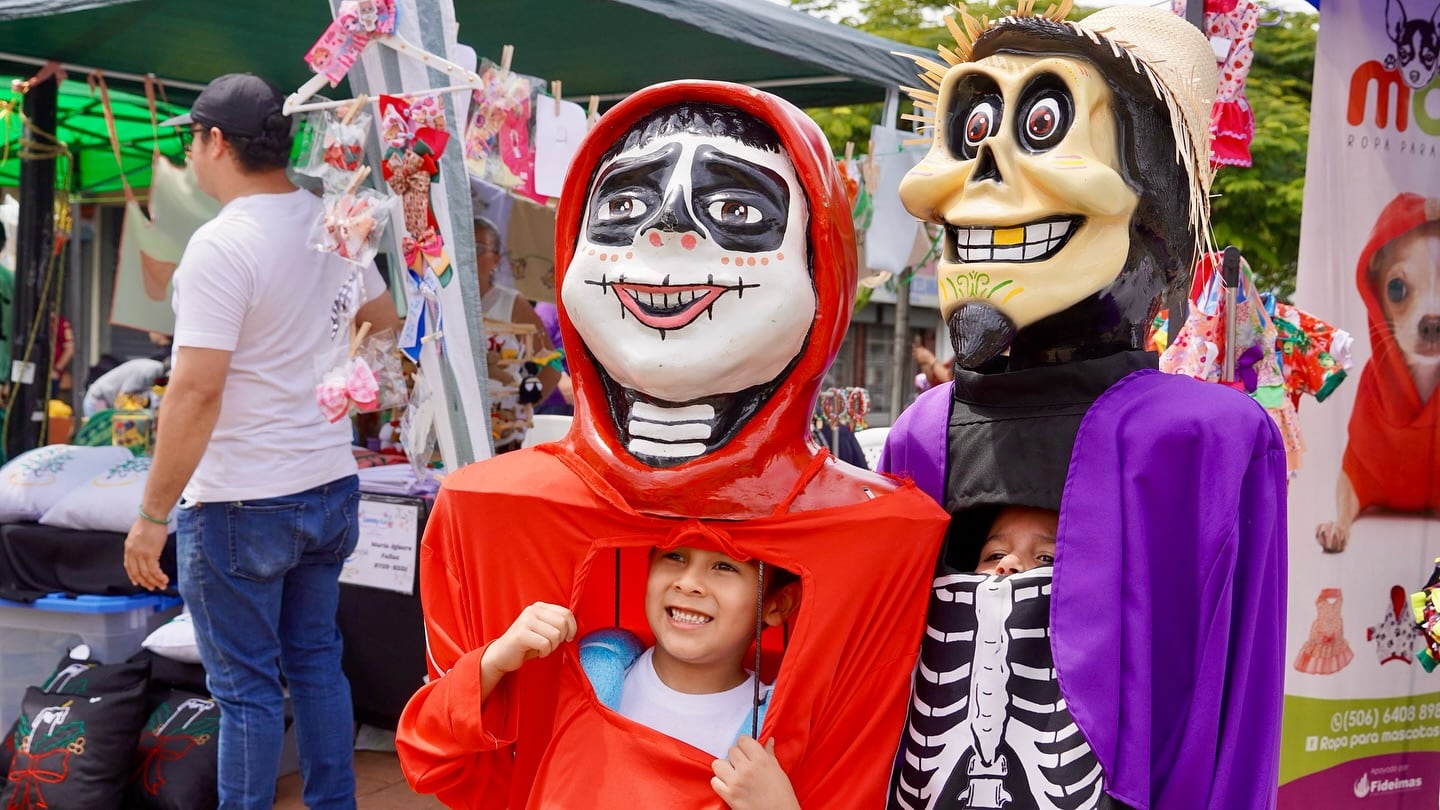 II Festival de Cimarronas y Mascaradas “Nuestros Espantos”. El domingo 26 de octubre la Avenida 4 y la Plazoleta de La Soledad se llenan de alegría, música y esas figuras tan nuestras que nos hacen reír y recordar nuestras raíces