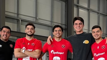 Exfigura de Alajuelense reaparece en redes sociales con la rojinegra bien puesta