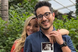 Periodista de Teletica que espera bebé negocia inesperado tema con el futuro papá