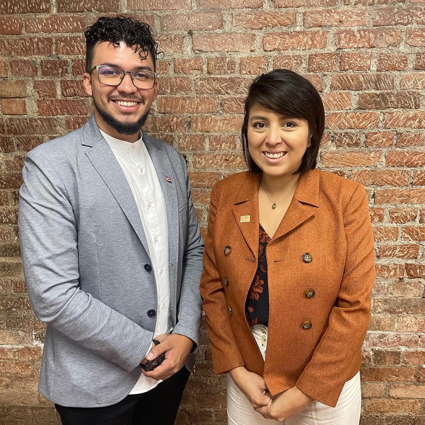 Esta foto la publicó Margareth Solano, viceministra de Cultura y Juventud del gobierno 2018-2022 junto al ministro entrante, Ricardo Seravalli Peña, viceministro entrante 2022-2026