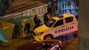 Ocho disparos robaron la paz de vecinos y dejaron un sangriento escenario sobre una acera