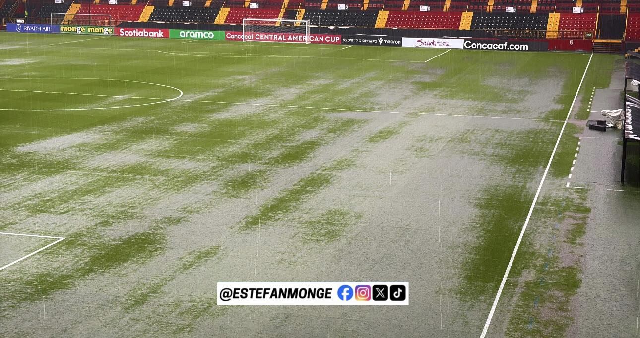 La gramilla del Morera Soto reaccionó de muy buena manera ante el aguacero en Alajuela.