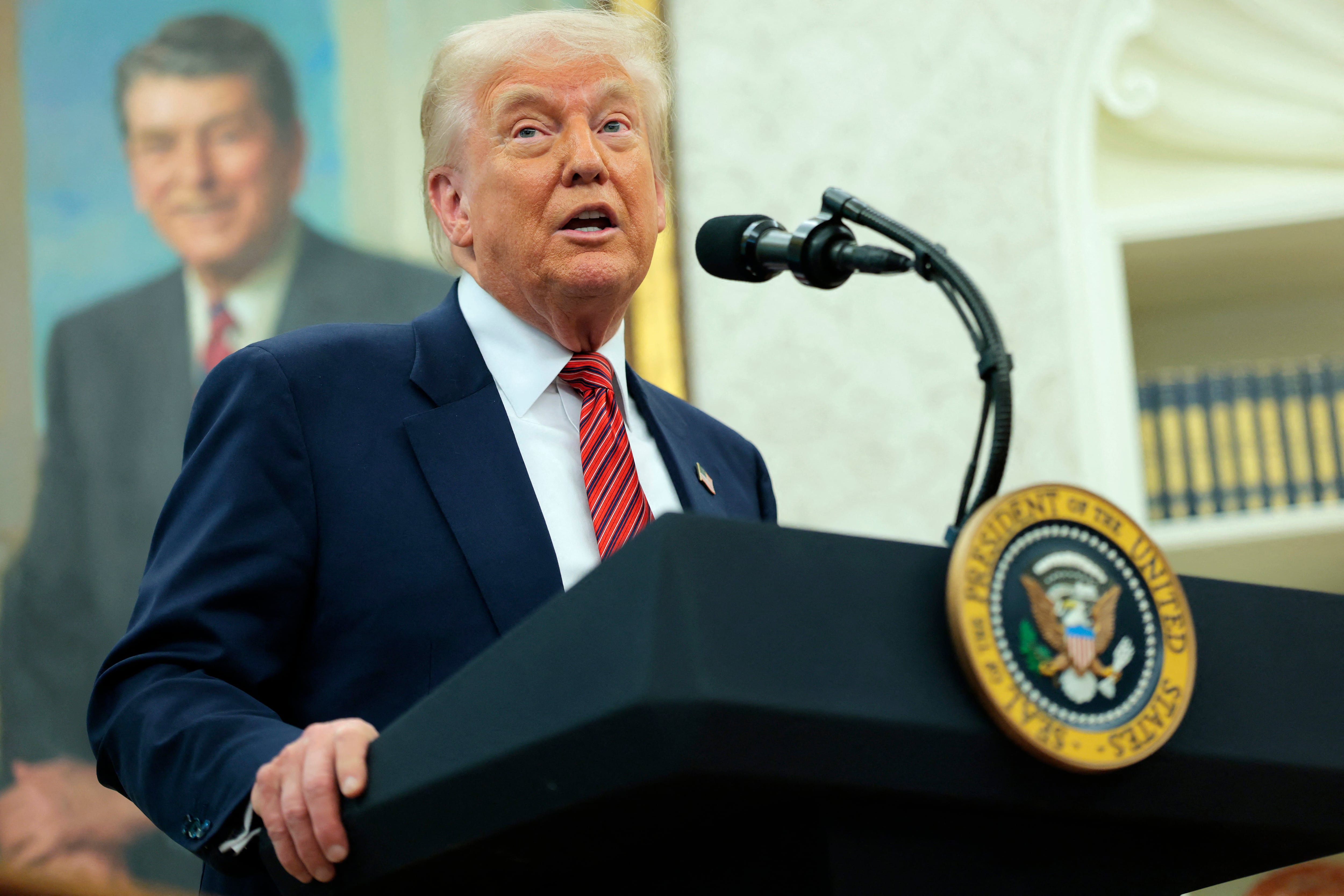 El presidente de Estados Unidos, Donald Trump en la Oficina Oval de la Casa Blanca este 7 de mayo en Washington D. C. Fotografía: