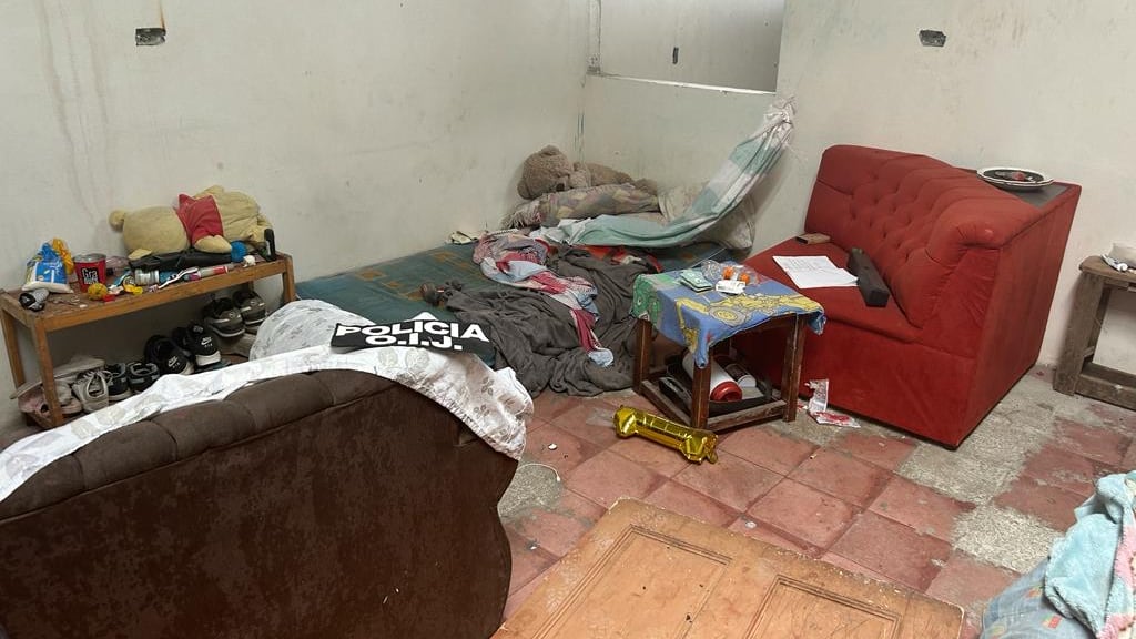 Un Cen-cinai que fue construído para llevarle alimentación a los niños quedó en abandono y este fue acaparado por supuestos vendedores de drogas que lo usaban como un búnker en la ciudadela 25 de julio, Hatillo. Foto: OIJ