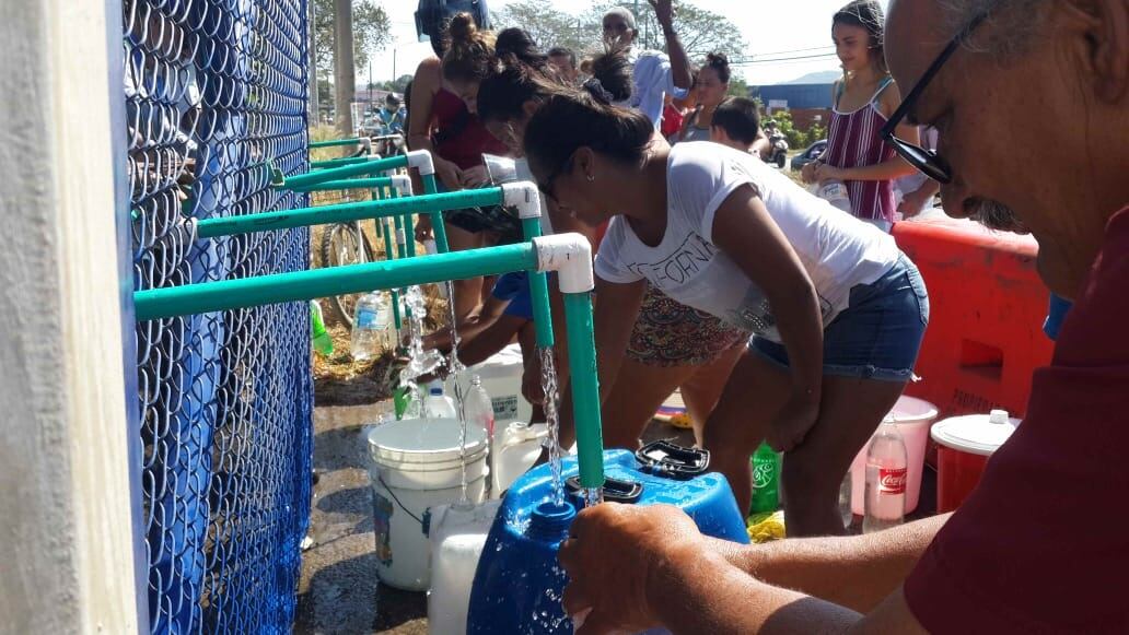 Derrame de hidrocarburos en río Barranca tiene a 60 mil personas sin agua. Andrés Garita.