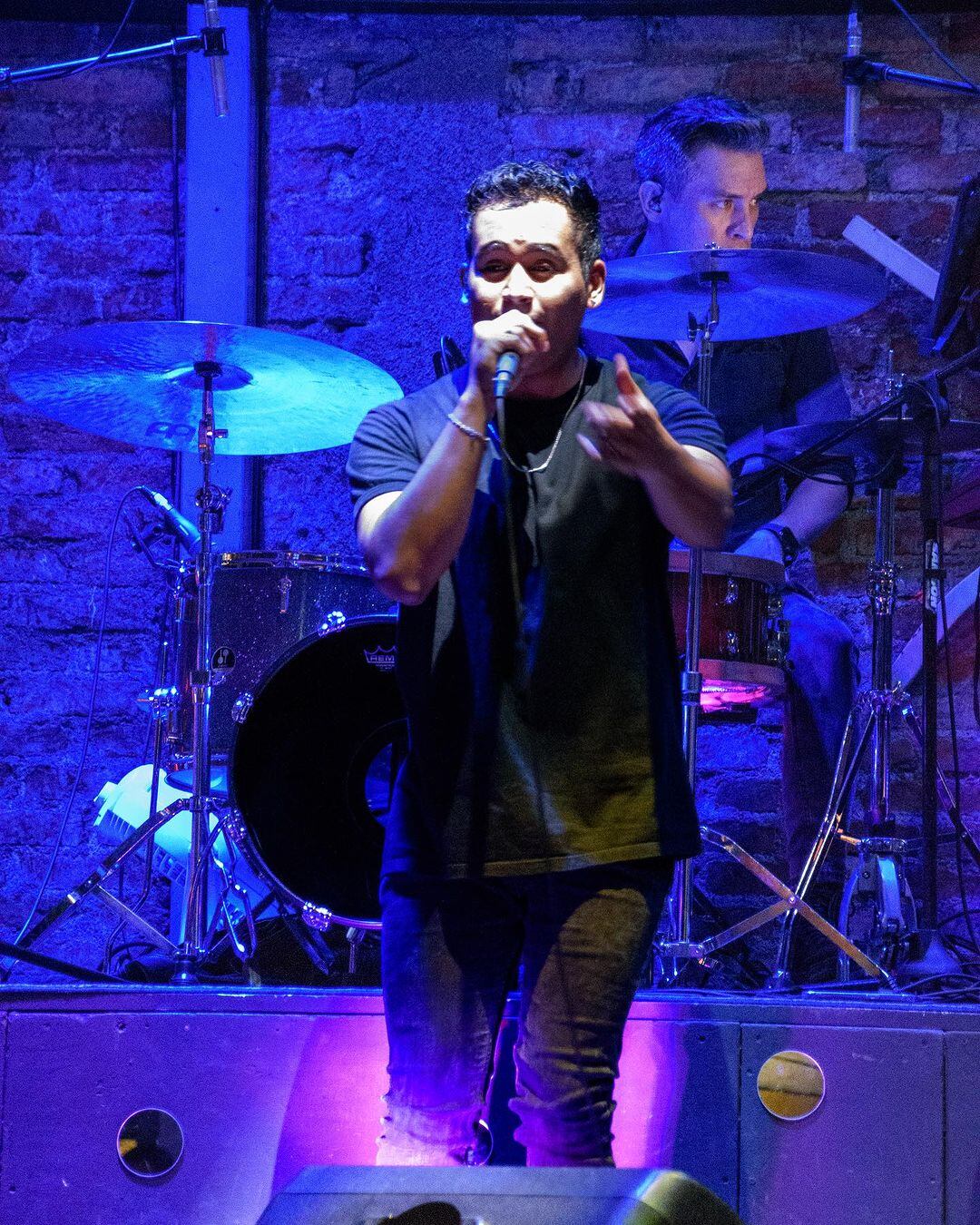 El cantante Jeudi Cerdas le dará vida a los mejores éxitos de José José, en un especial que se llevará a cabo este sábado. Instagram.