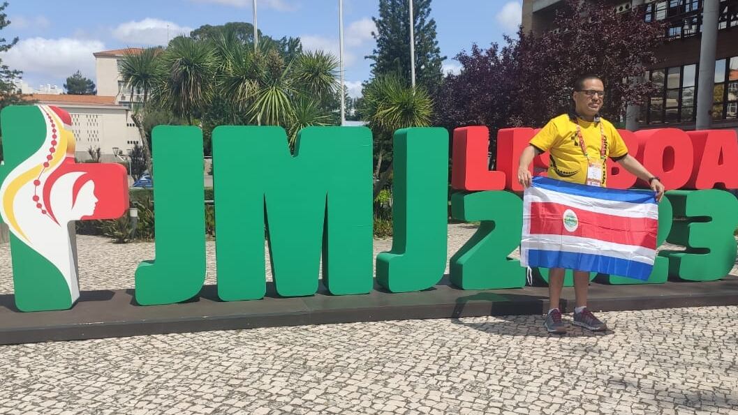 Después de ahorrar tres años y también prepararse espiritual y económicamente, Manuel Alejandro Montalvo Pacheco, viajó a la Jornada Mundial de la Juventud Portugal 2023 a trabajar como voluntario.