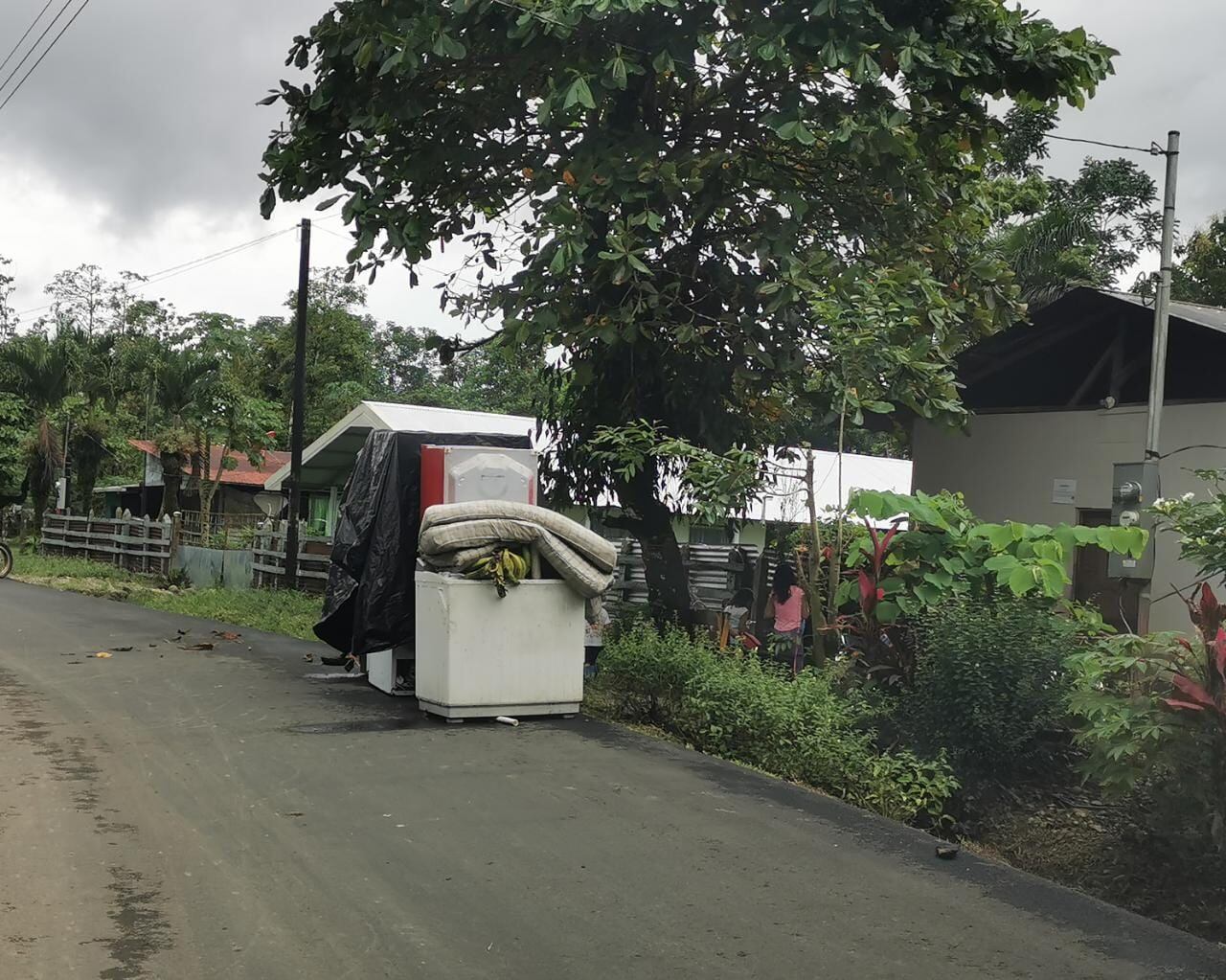 Agricultor y señora de 71 años que trataron de salvar ganado de inundaciones serían las primeras víctimas mortales de las lluvias
