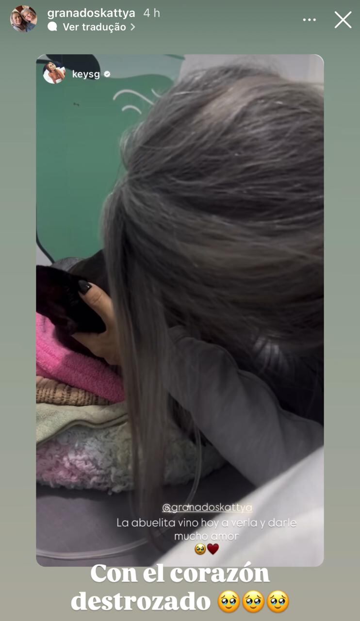 Doña Kattya Granados se vino para San José este sábado para acompañar a su guapa hija en medio del difícil momento que enfrentan