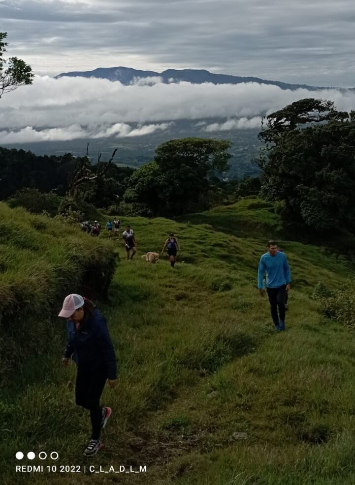 El próximo domingo le espera una caminata, para quienes inician en el senderismo. Facebook.
