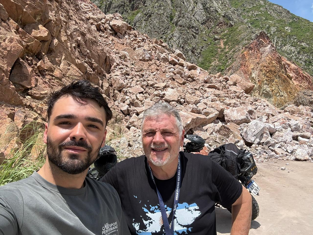 Padre e hijo argentinos recorren América en moto rumbo al Mundial 2026 para ver a Messi.