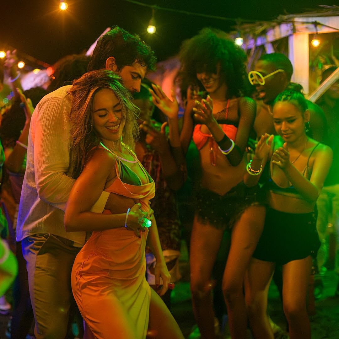 El galán de Netflix recibió comentarios directos durante su recorrido por San José.