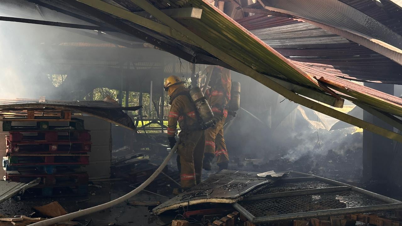 Este martes 14 de abril se registró un incendio industral en Las Horquetas de Sarapiquí, en Heredia.