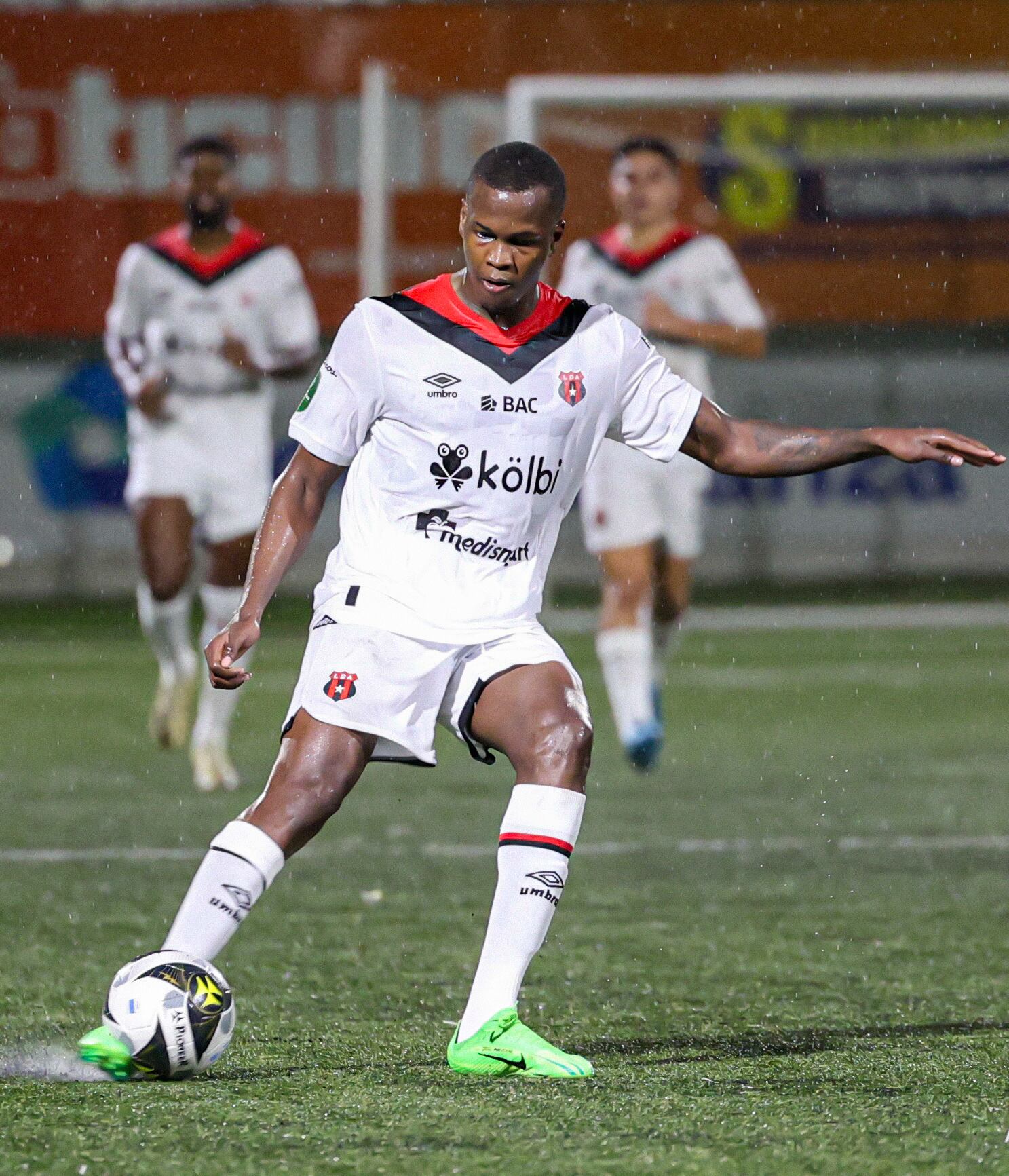 Larry Angulo suma dos goles con Liga Deportiva Alajuelense, después de anotar ante Guanacasteca y contra Pérez Zeledón.