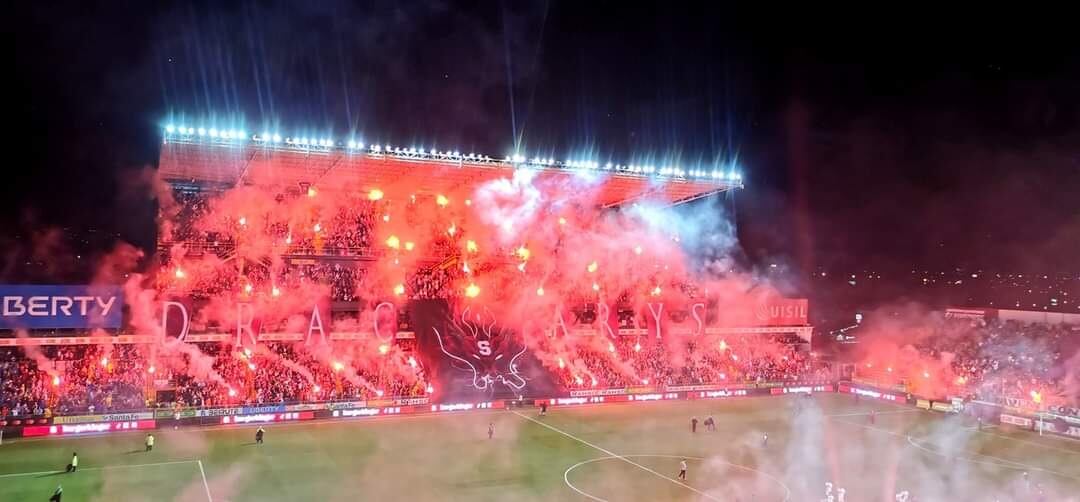 Mantas del estadio Saprissa. Cortesía.