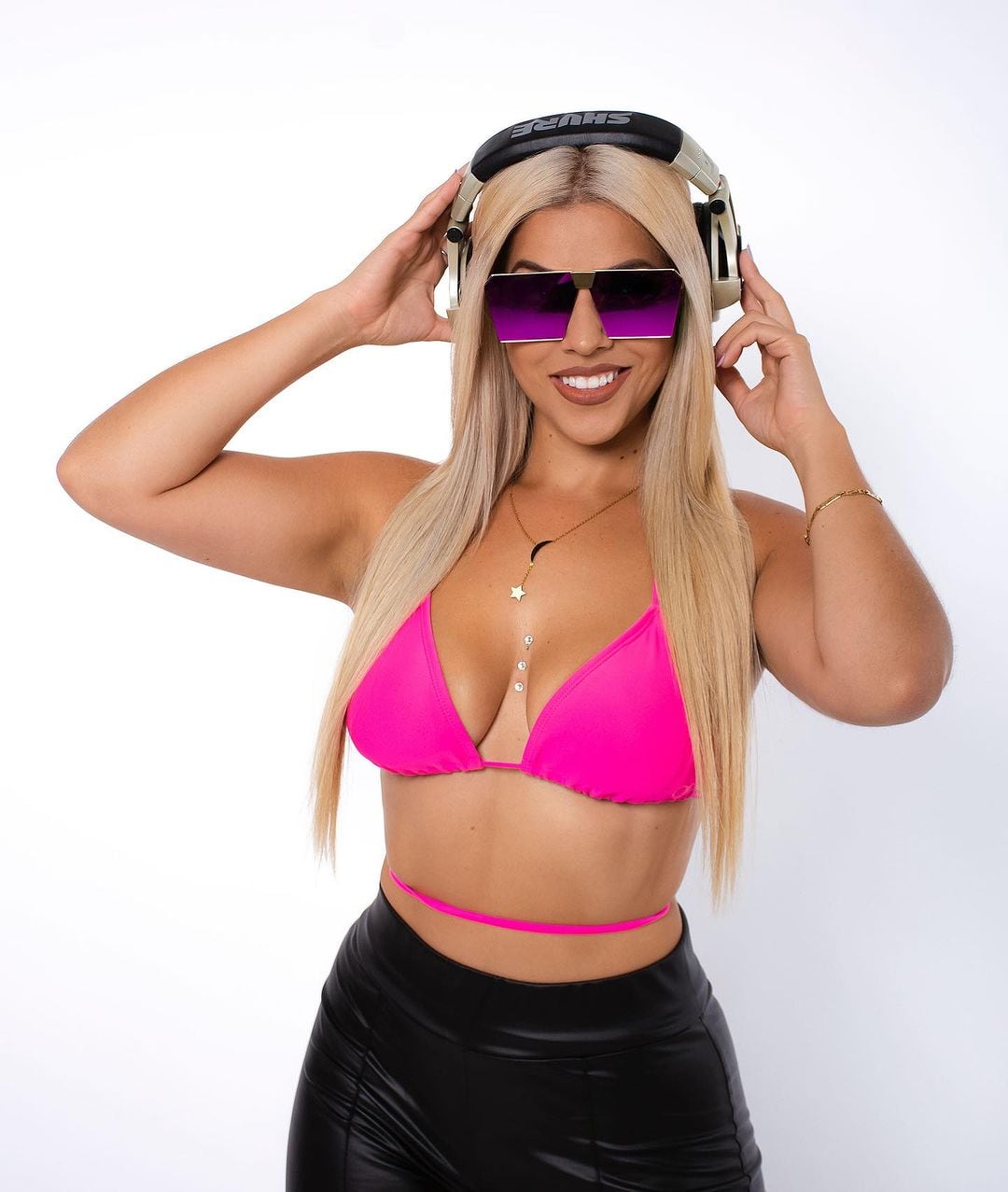 DJ Dhyla, Dylanie Angulo.