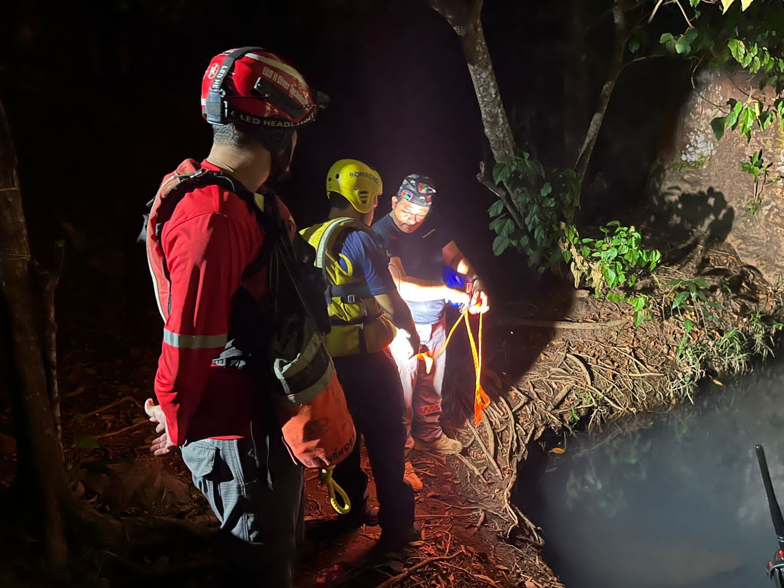 Búsqueda de hombre desaparecido en poza Los Coyotes