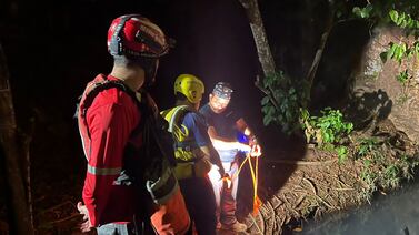 Cruz Roja busca a pescador que desapareció tras caer a cauce de río Liberia