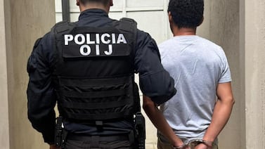 Hombre fue capturado por tirar piedras y causar daños en vivienda