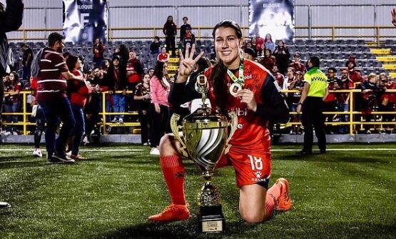 María Paula Alfaro recibió una beca deportiva. Instagram.