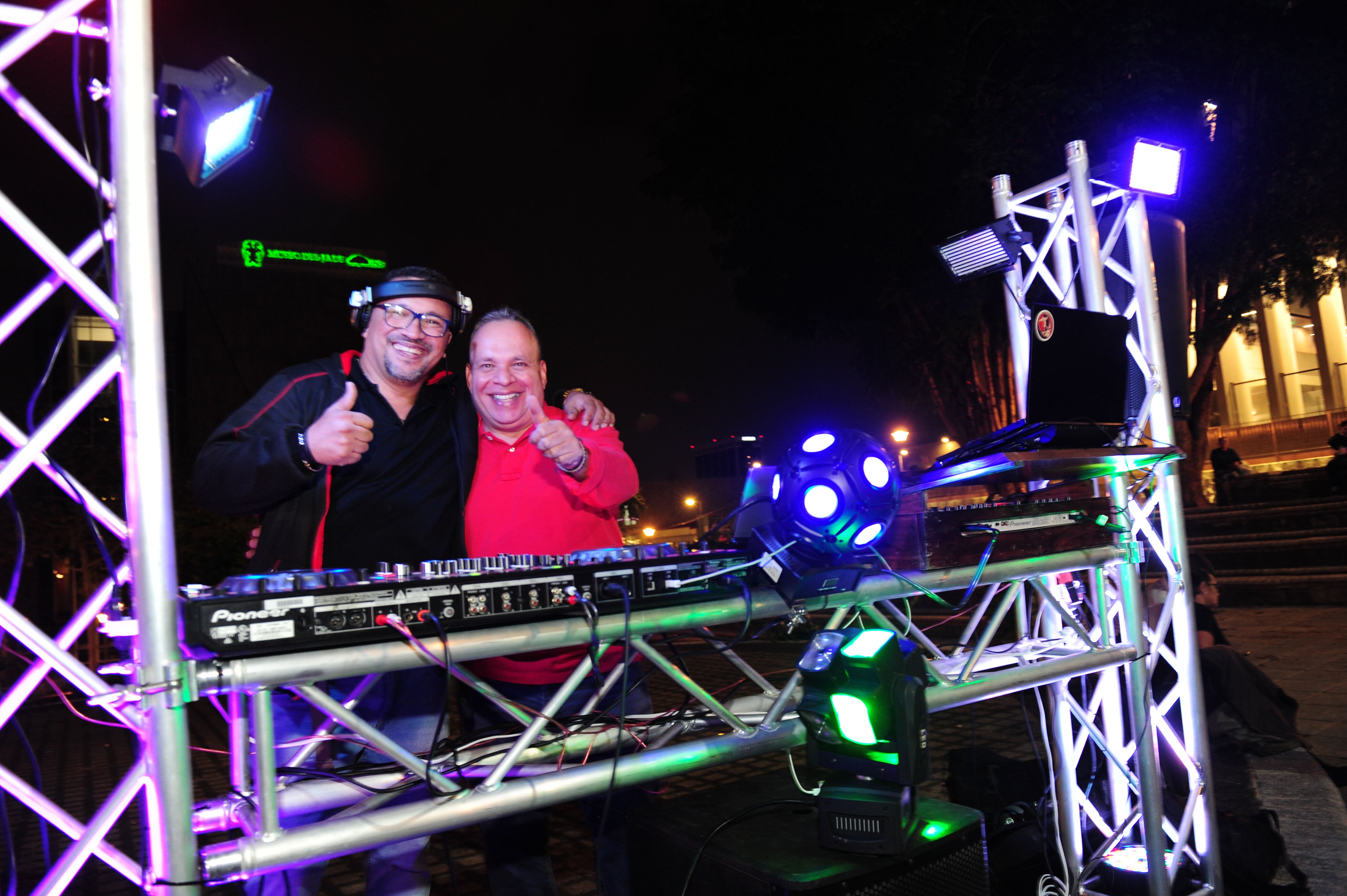 Plaza de la Democracia, bailes