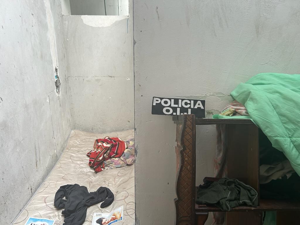 Un Cen-cinai que fue construído para llevarle alimentación a los niños quedó en abandono y este fue acaparado por supuestos vendedores de drogas que lo usaban como un búnker en la ciudadela 25 de julio, Hatillo. Foto: OIJ
