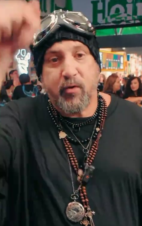 Luis Lauretto, expresentador de VM Latino, reapareció después de su recaída en el alcoholismo.