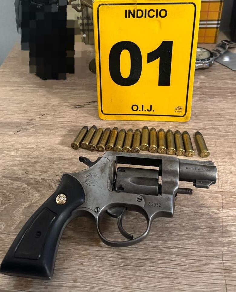 Cinco personas fueron detenidas como sospechosas de amenazar con armas a sus vecinos