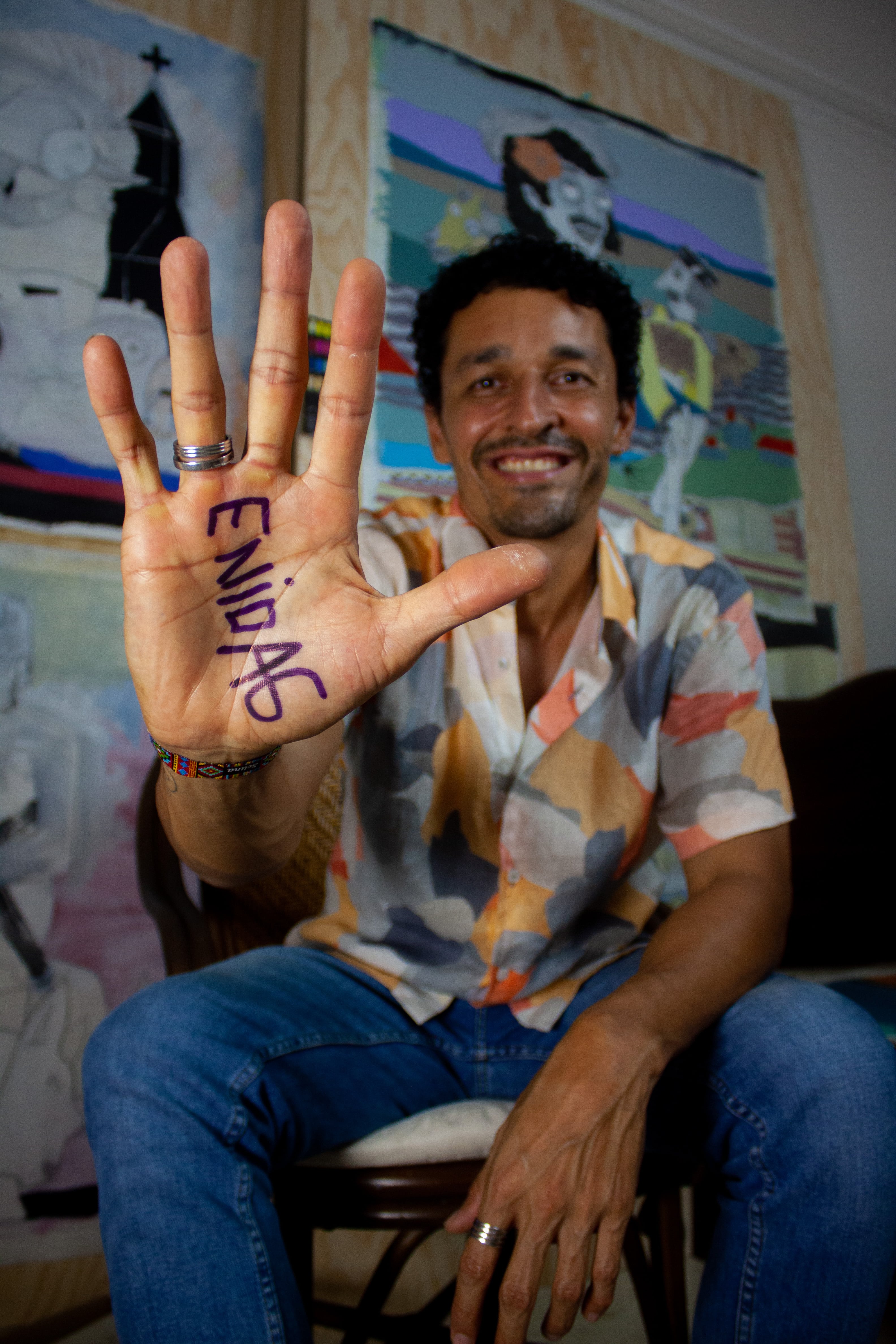 El artista Enio Gómez será el primer costarricense en exponer en una galería de arte en Estados Unidos.