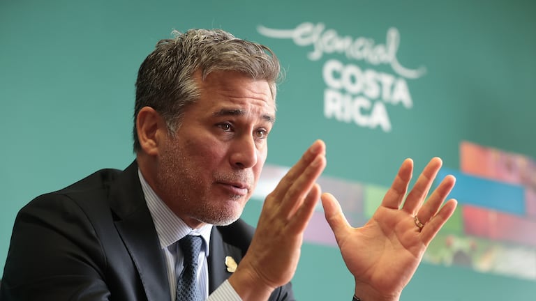 Laura Fernández culpó y despidió a canciller Manuel Tovar por una decisión que ella se había atribuido (hay prueba)