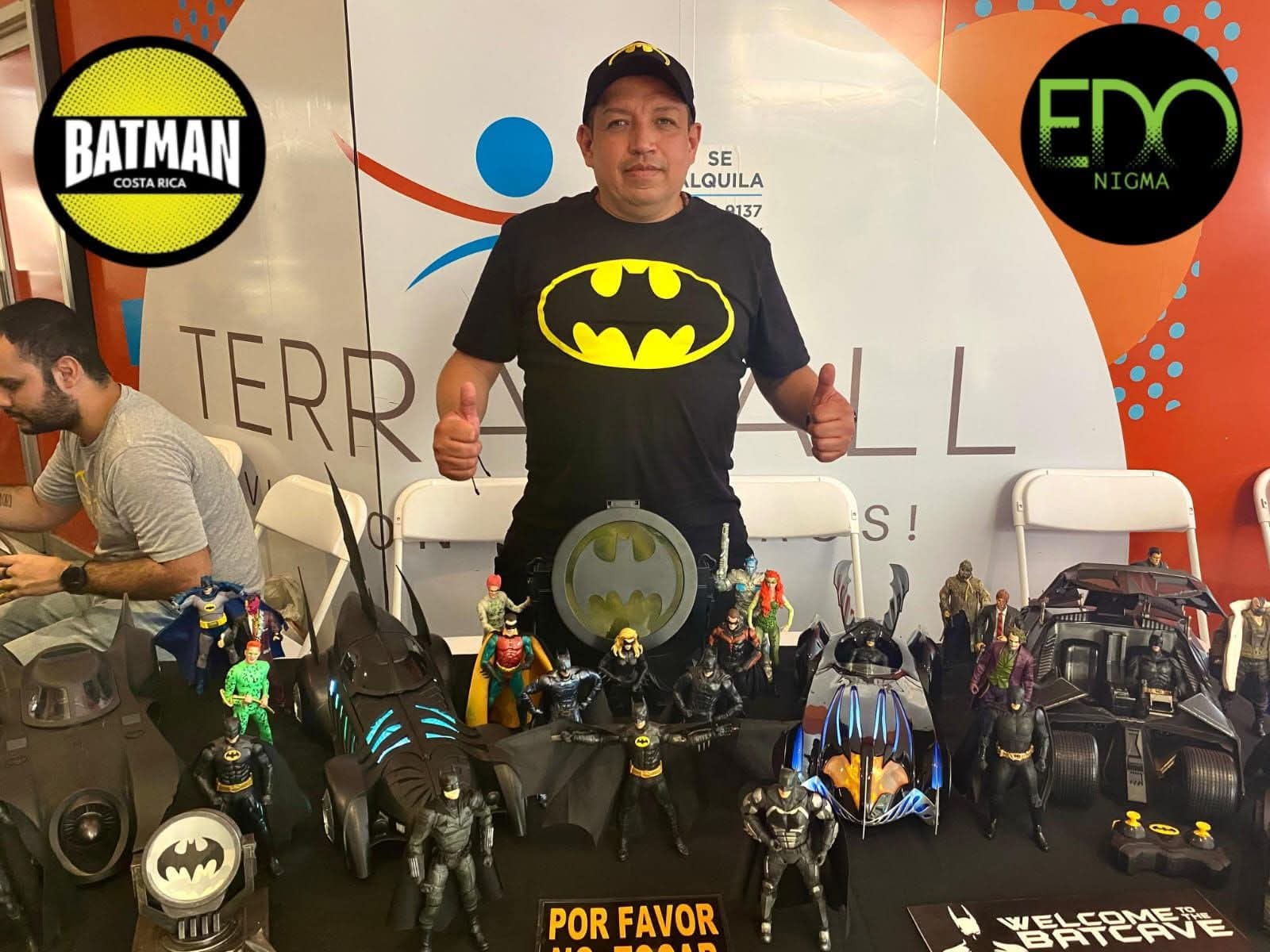 Las nuevas camisetas de Saprissa inspiradas en Batman son un éxito entre coleccionistas.