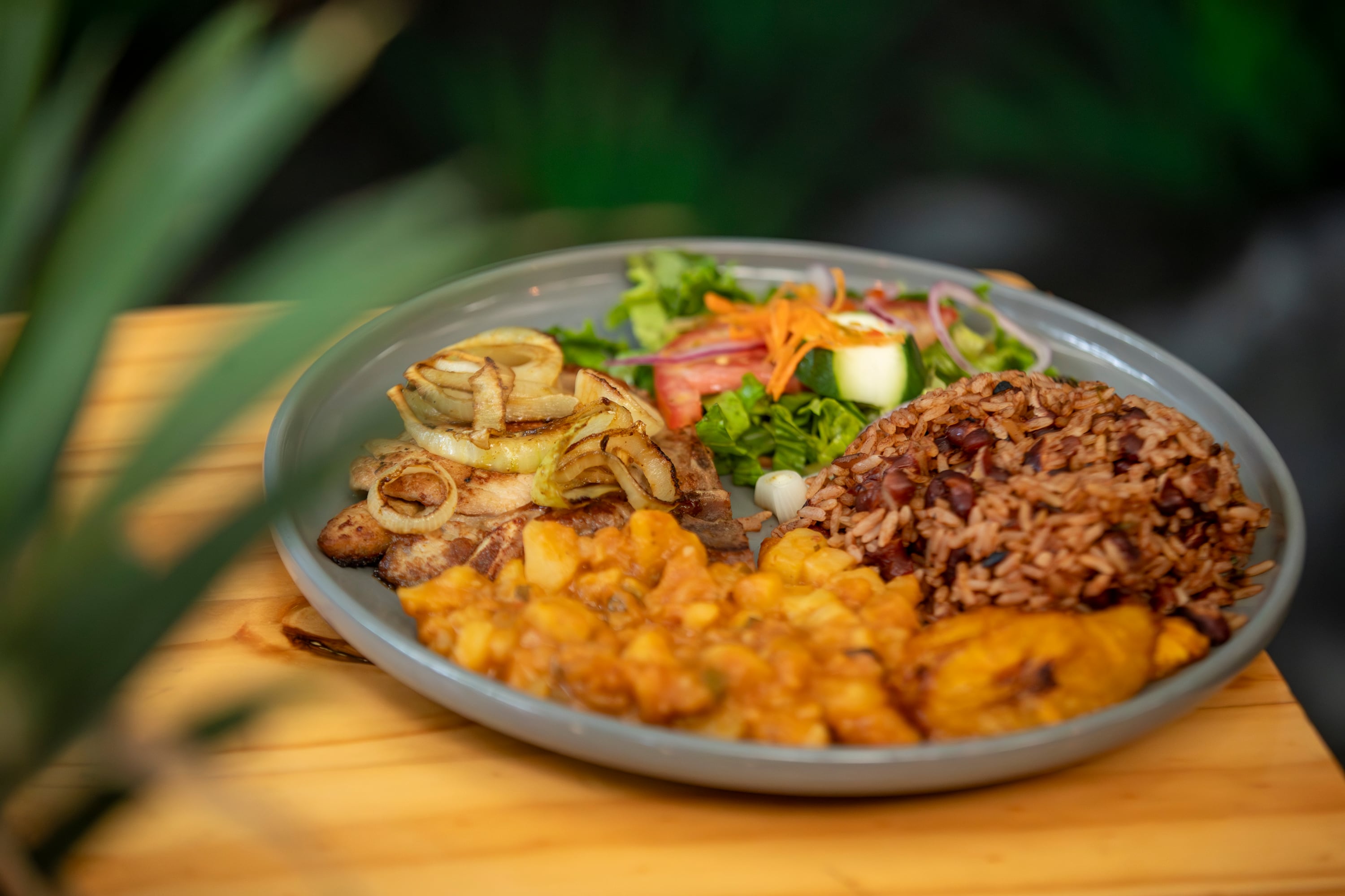 27/10/2023, San José, Santa Ana, entrevista con Viviana Chaves una de las propietarias del restaurante La Casona de Tiquicia para la sección Tiempo Libre de La Teja.