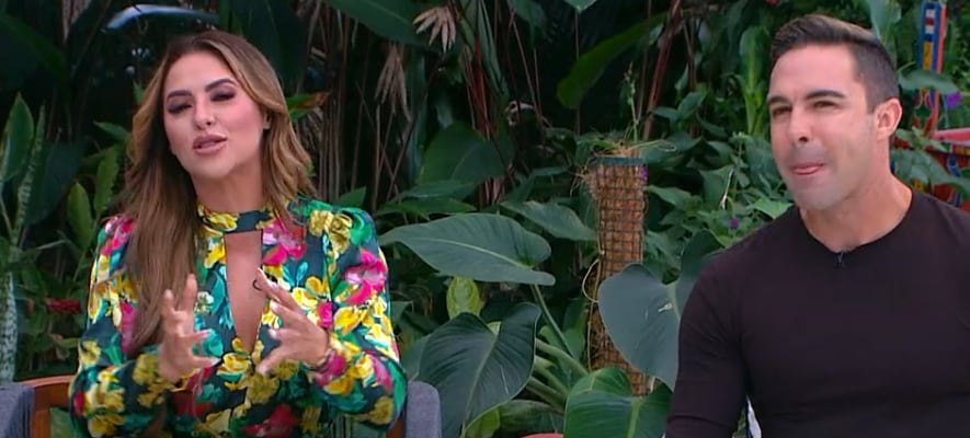 Keyla Sánchez e ítalo Marenco, presentadores de Batalla de Karaoke.