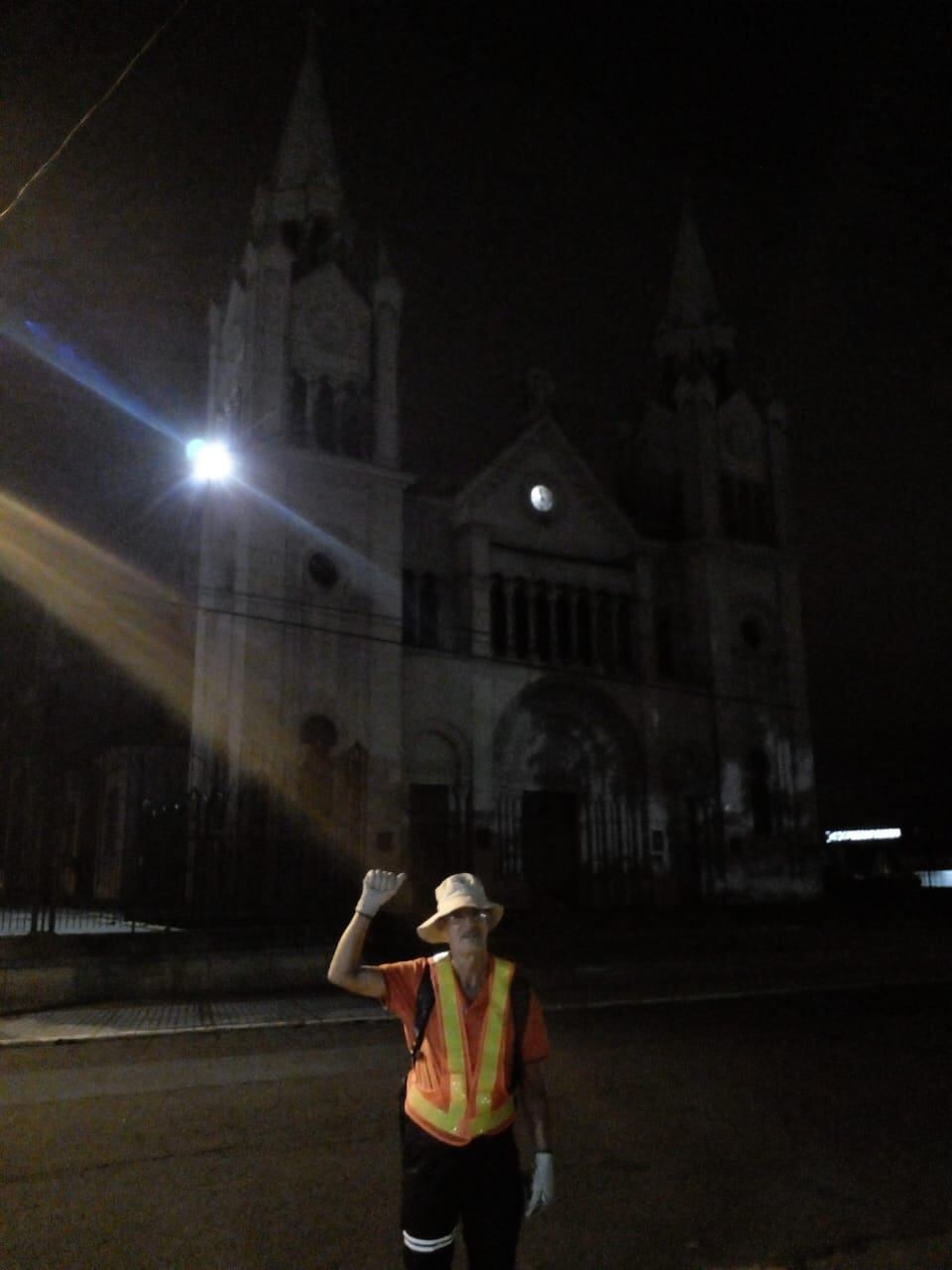 Dimas Fonseca Blanco un ultramaratonista, y patarraceño de la pura cepa, al comenzar la primera de las seis romerías que lo tendrán caminando por toda Centroamérica y México.