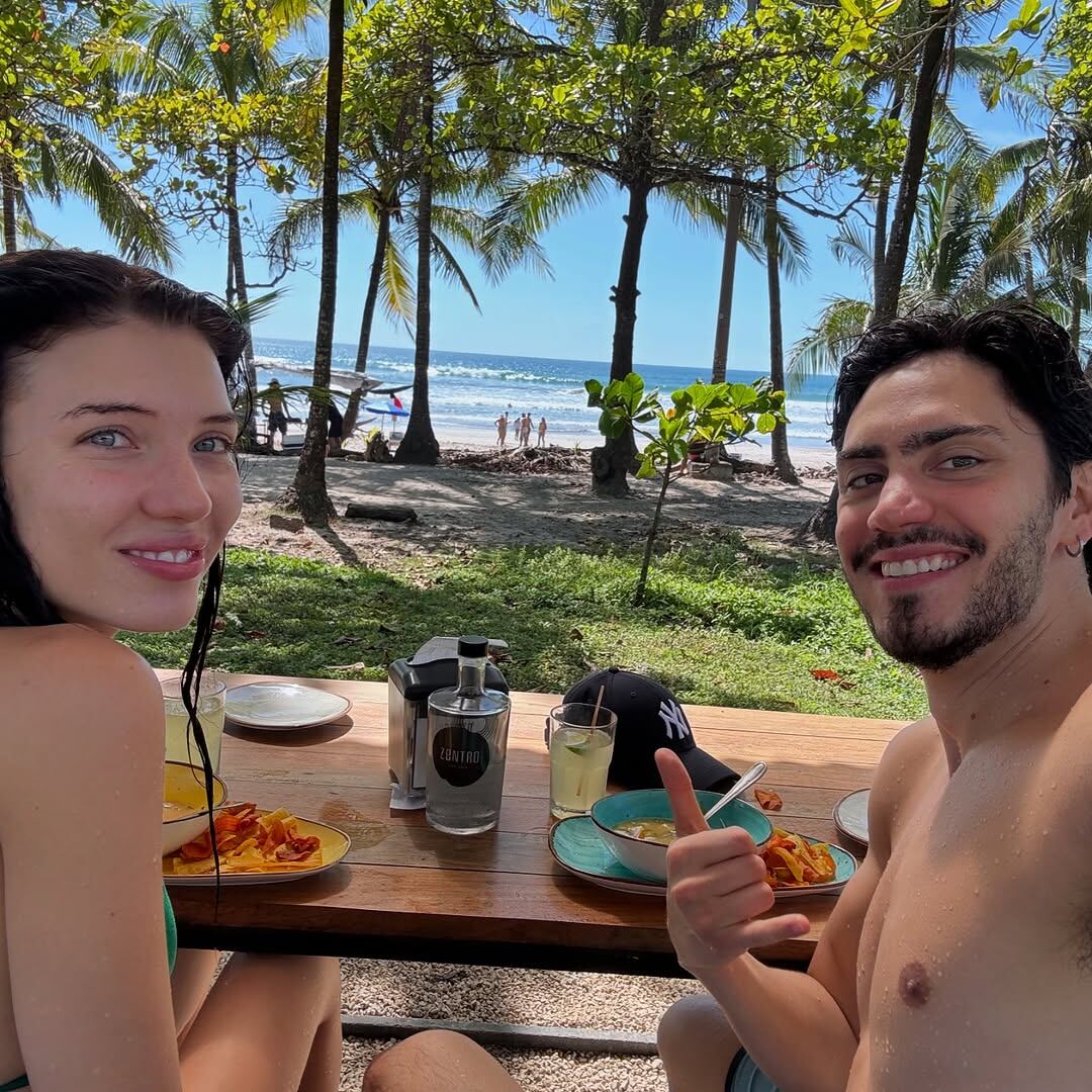El actor Iván Amozurrutia y su novia Alina Enero estuvieron en Tamarindo, Guanacaste.
