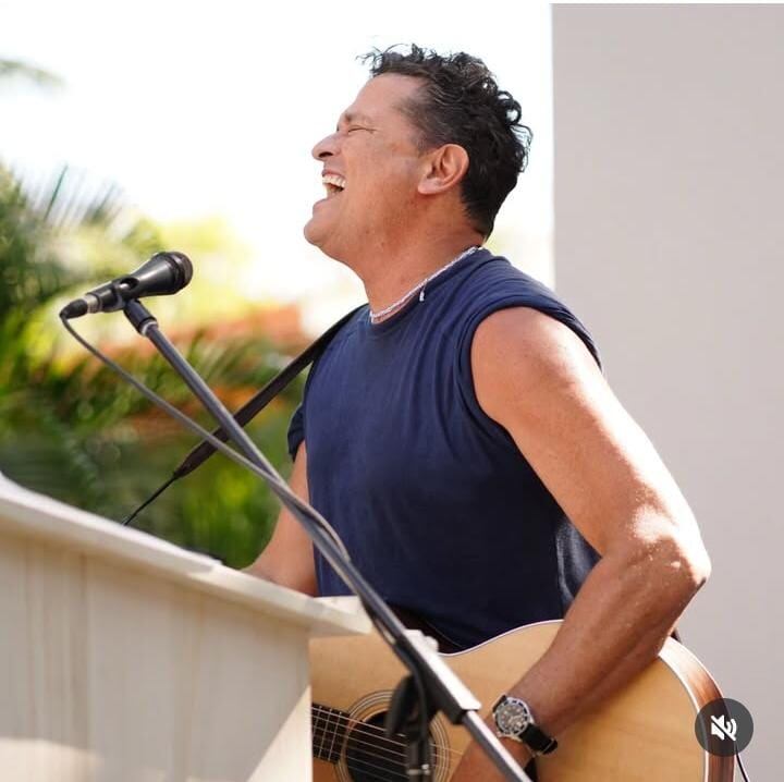 Carlos Vives y su familia en Costa Rica